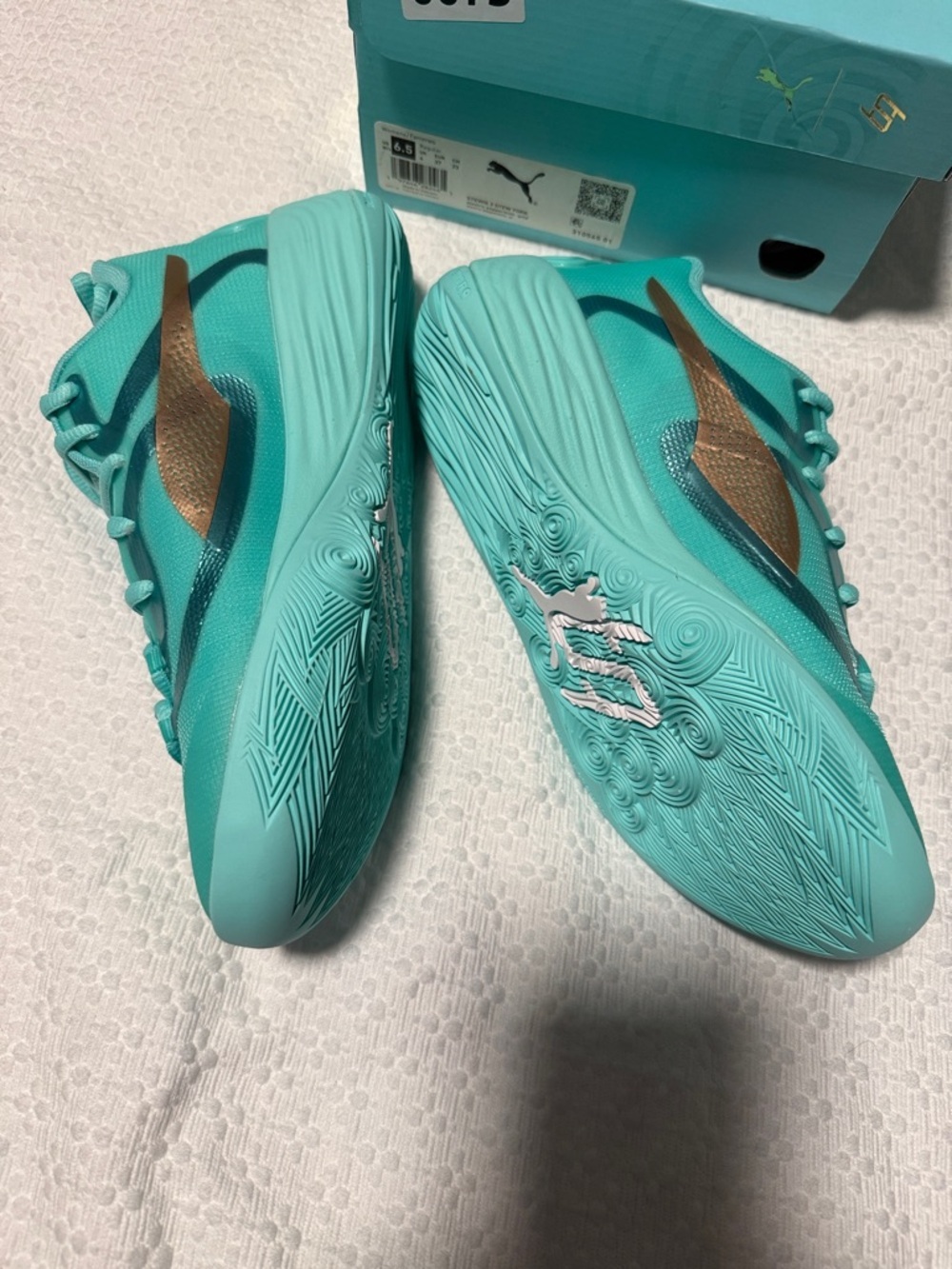 Puma Women's Teal Low-Top Sneakers with Gold Accents - Picture 5 of 5
